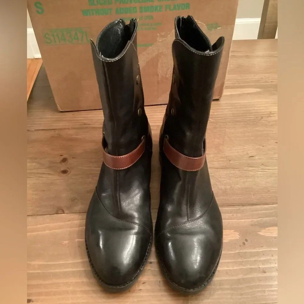 ANTHROPOLOGIE EVERYBODY BOOTS BY BZ MODA SIZE 39.5 BELTED LEATHER MOTO BOOTS